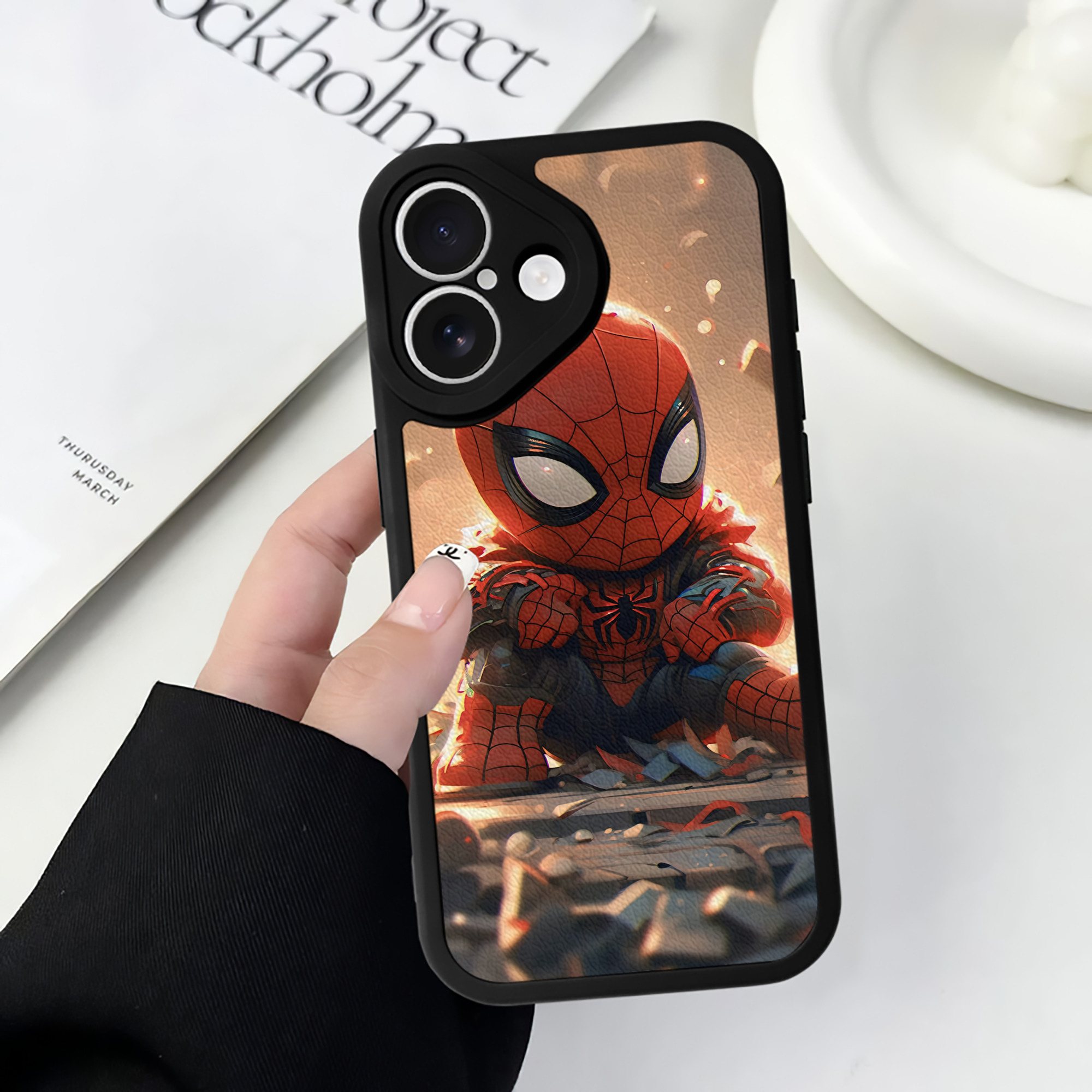 （画像用） Spider Man スパイダーマン 【iPhone 16シリーズ対応】シリコンスマホケース（レザー調） 材質：シリコン